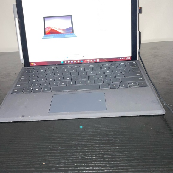 Microsoft Surface Pro 7 - Picture 2 of 6